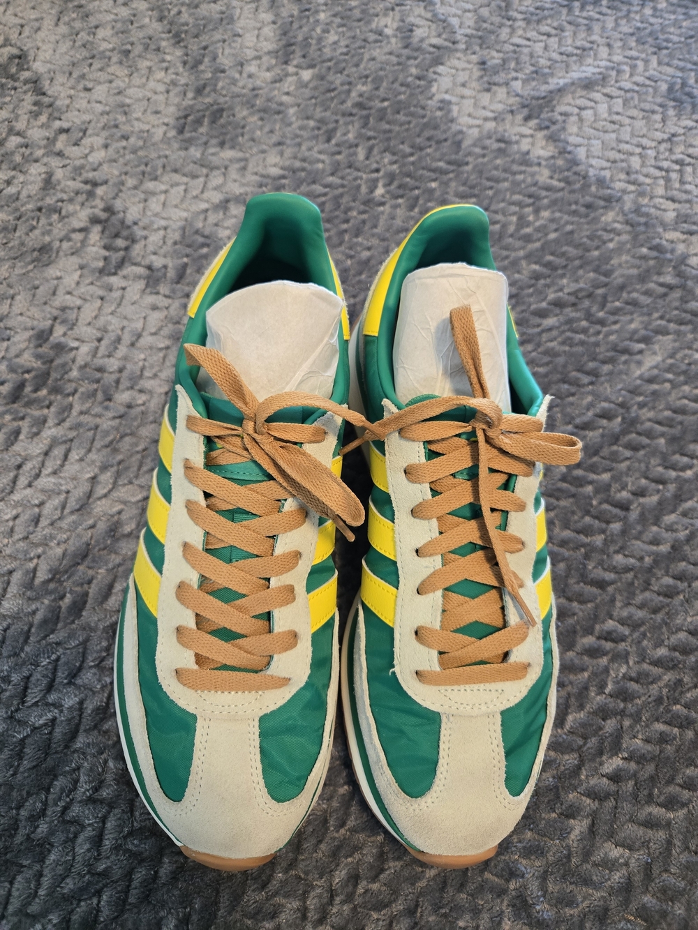 Adidas Run 70s 2.0 Women’s Size 10 Green Yellow Retro Sneakers JR2423 - Picture 1 of 4